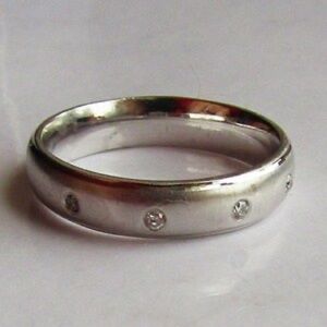 14K White Gold Diamond Wedding band